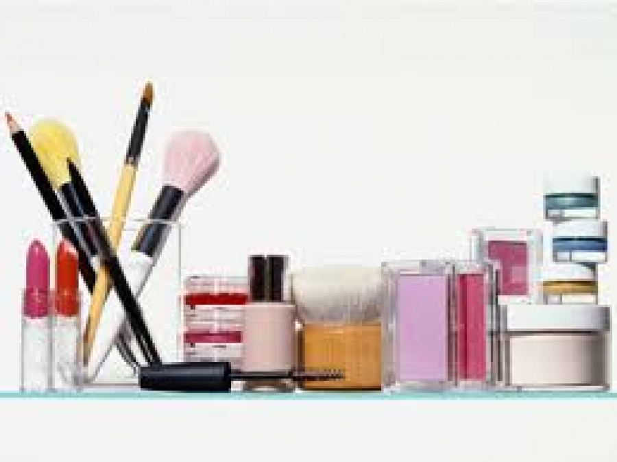 Cosmetics Sales Representative/sales agent.